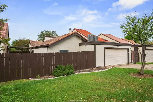 $429,000 | 417 Chimney Hill Drive, College Station, TX 77840