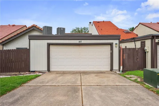 $429,000 | 417 Chimney Hill Drive, College Station, TX 77840