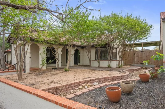 $429,000 | 417 Chimney Hill Drive, College Station, TX 77840