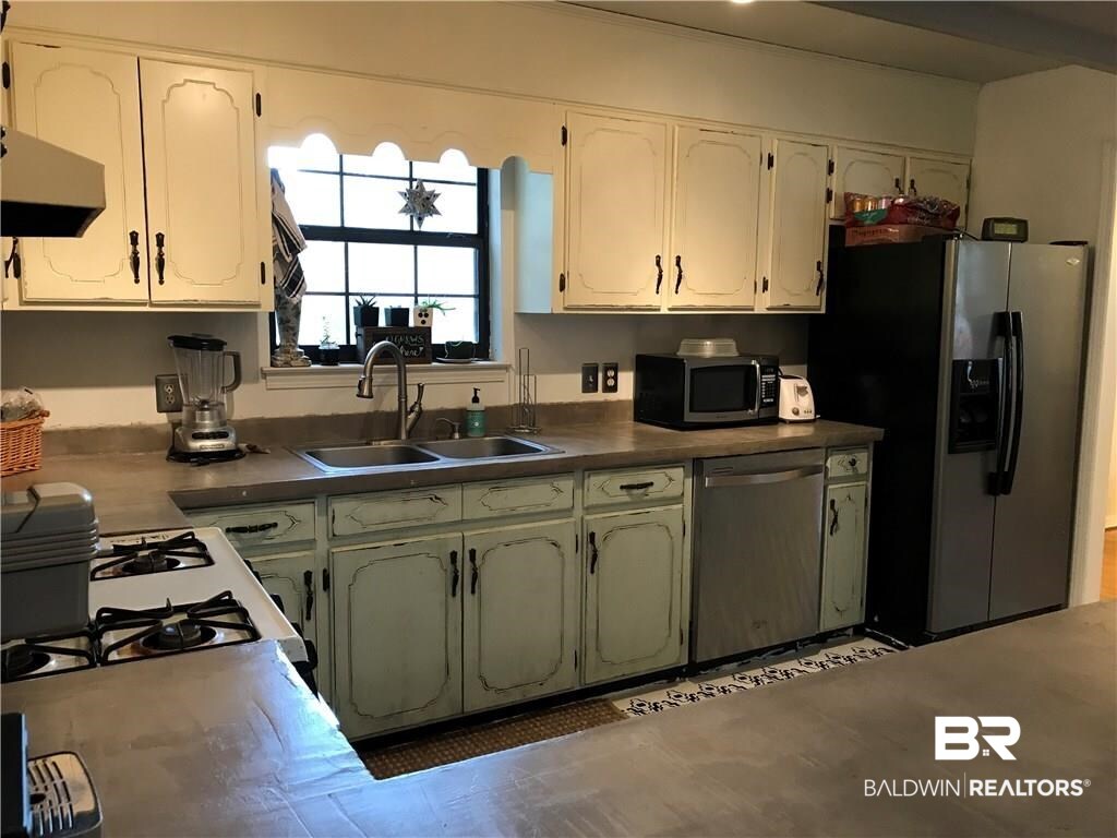 4315 Steve Street South Mobile, AL 36609 - Photo 16 of 34
