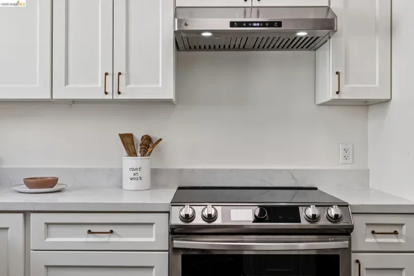 $995,000 | 575 58th Street, Oakland, CA 94609