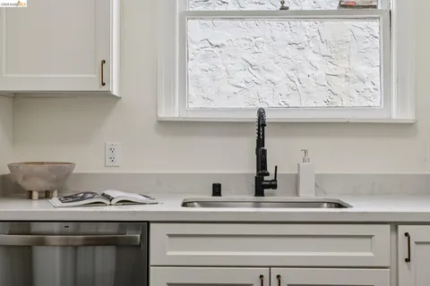 $995,000 | 575 58th Street, Oakland, CA 94609