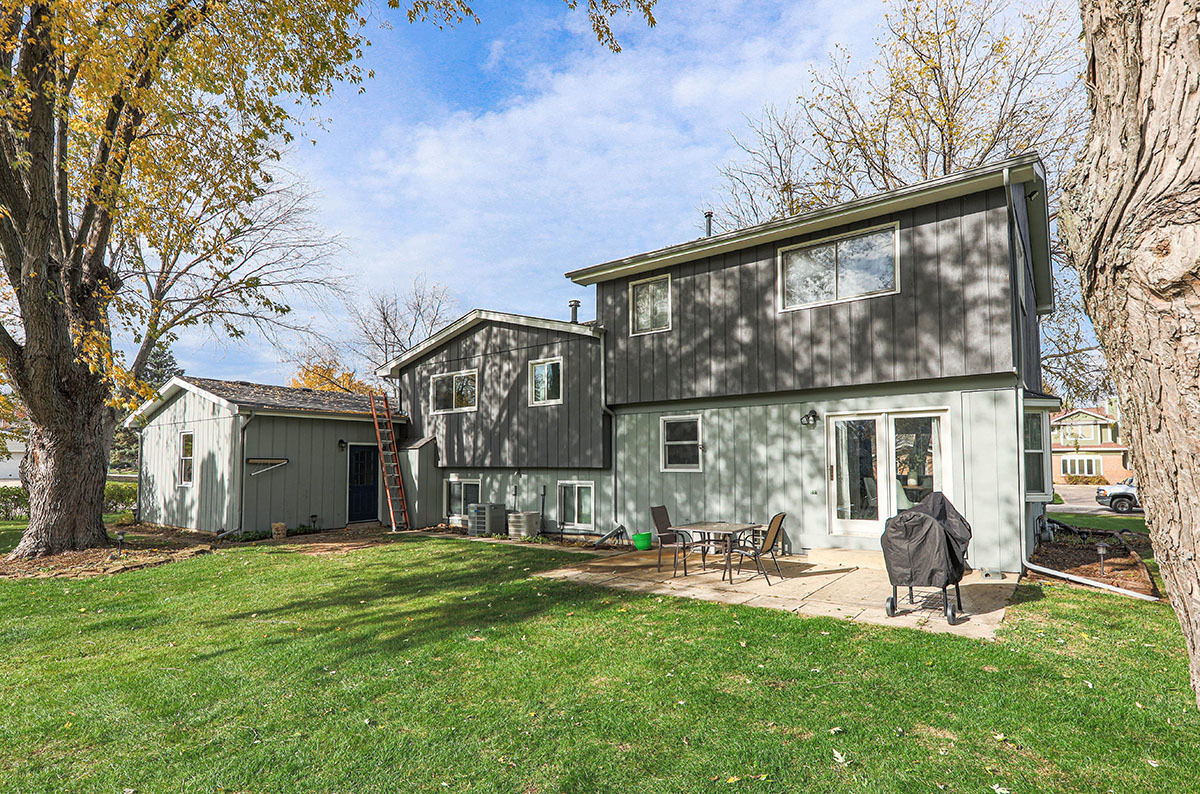 29-w045 Wagner Road Naperville, IL 60564 - Photo 29 of 34 a front view of house with a garden and patio