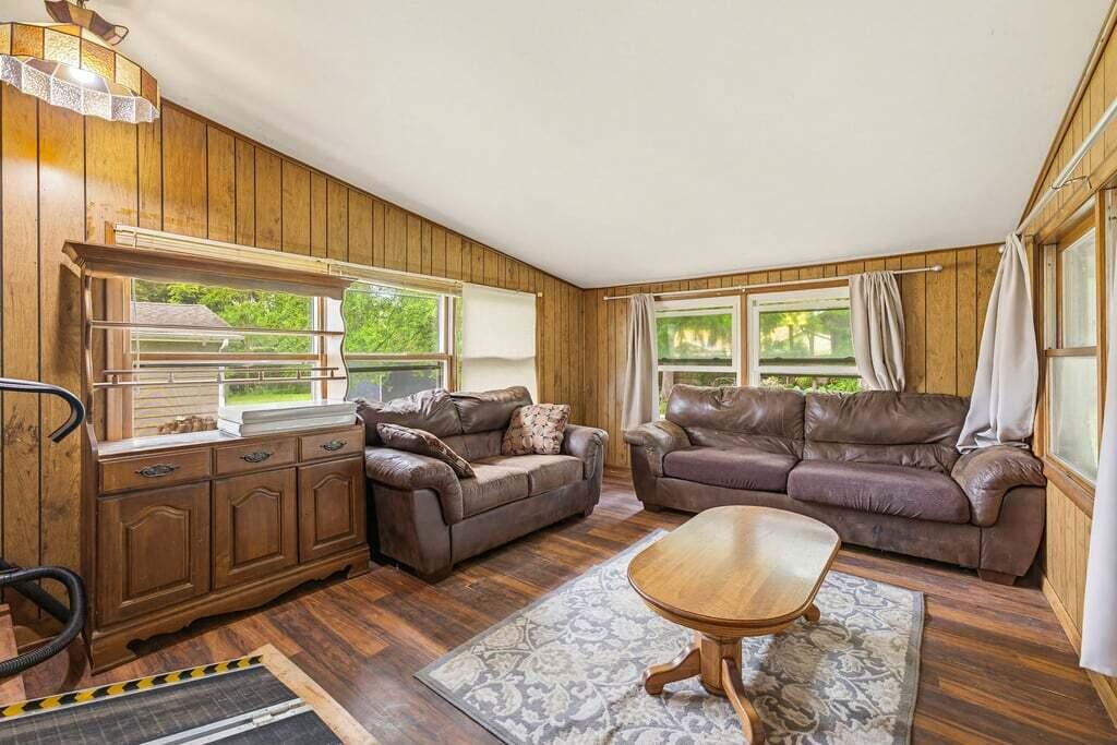 325 Summer Street Delavan, WI 53115 - Photo 15 of 42 Family room