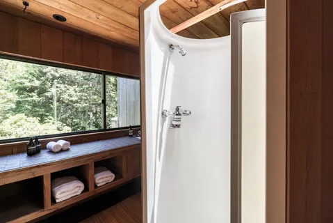 $7,375,000 | 4 Baiting Hollow Road, East Hampton, NY 11937