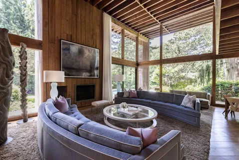 $7,375,000 | 4 Baiting Hollow Road, East Hampton, NY 11937