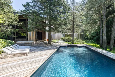 $7,375,000 | 4 Baiting Hollow Road, East Hampton, NY 11937