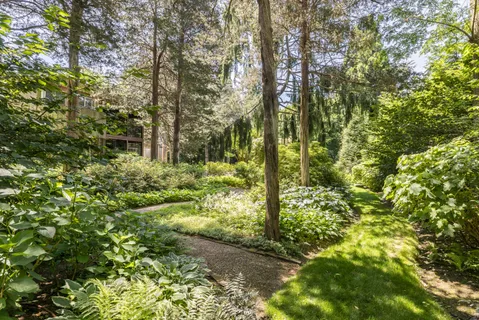 $7,375,000 | 4 Baiting Hollow Road, East Hampton, NY 11937