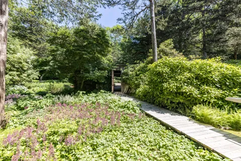$7,375,000 | 4 Baiting Hollow Road, East Hampton, NY 11937