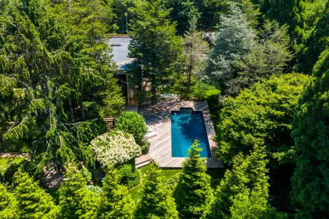 $7,375,000 | 4 Baiting Hollow Road, East Hampton, NY 11937