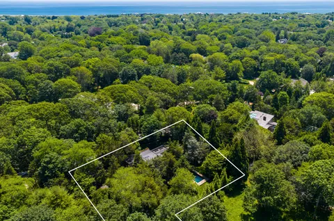 $7,375,000 | 4 Baiting Hollow Road, East Hampton, NY 11937