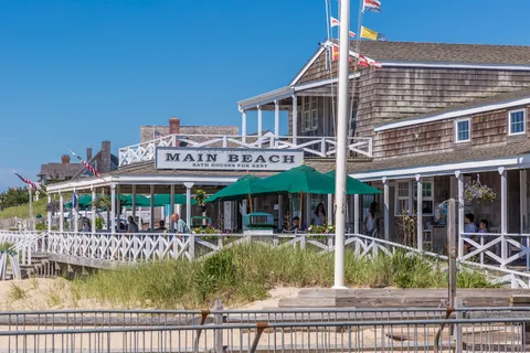 $7,375,000 | 4 Baiting Hollow Road, East Hampton, NY 11937