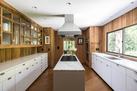 $7,375,000 | 4 Baiting Hollow Road, East Hampton, NY 11937