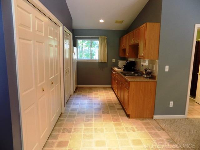 13254 Torrey Road Fenton, MI 48430 - Photo 10 of 37 31300984-9.JPG