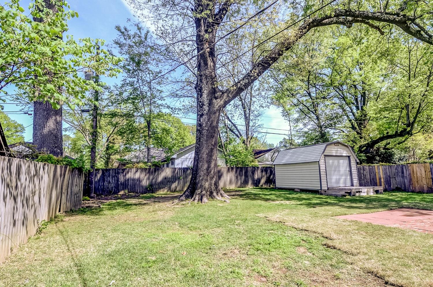 5056 Wingdale Road Memphis, TN 38117 - Photo 2 of 18 Fenced backyard featuring a storage shed