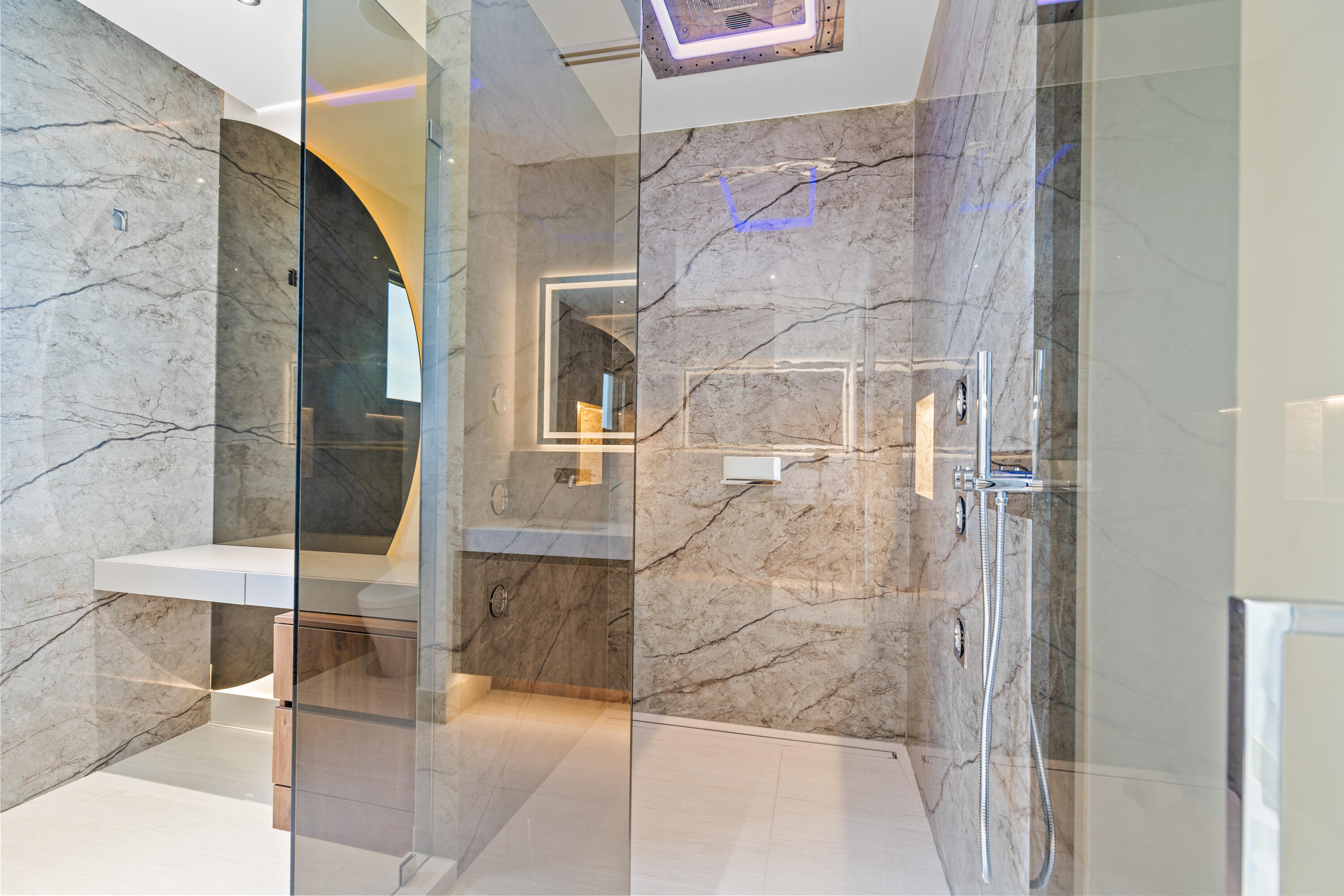 16 South Exuma Road Key Largo, FL 33037 - Photo 34 of 74 a bathroom with a bathtub and shower