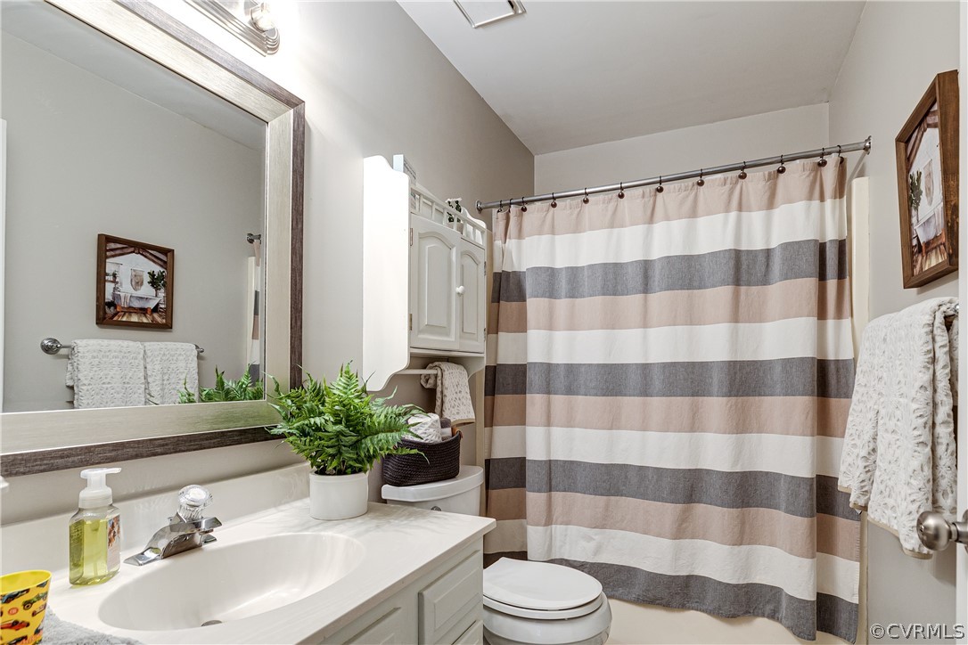 14819 Acorn Ridge Road Midlothian, VA 23112 - Photo 21 of 42 Upstairs hall bath