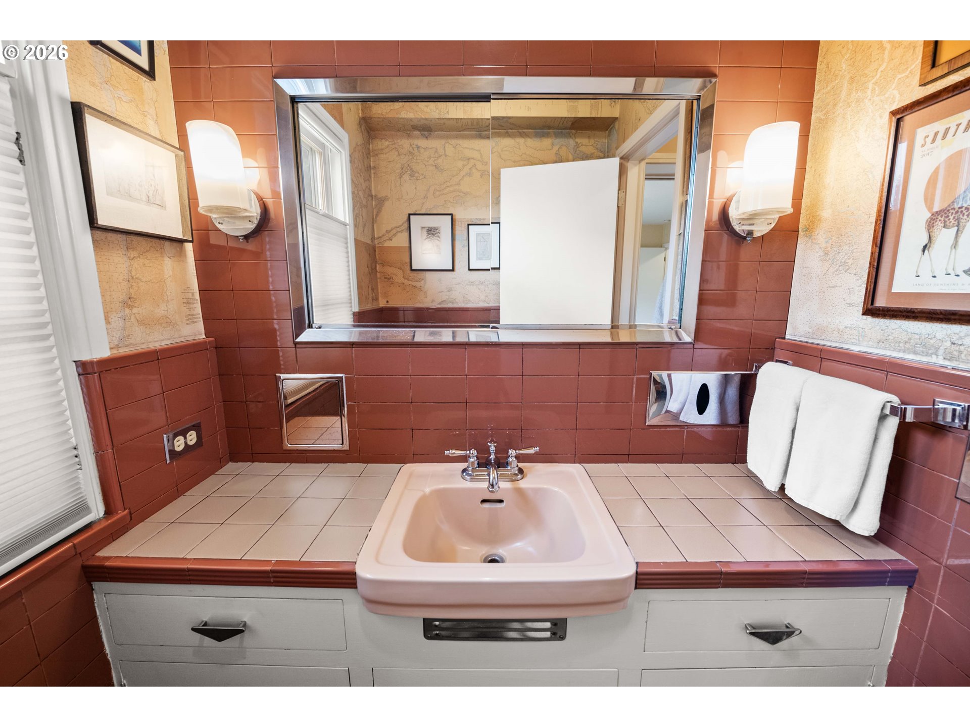 999 Ridge Drive Astoria, OR 97103 - Photo 16 of 47 Bathroom