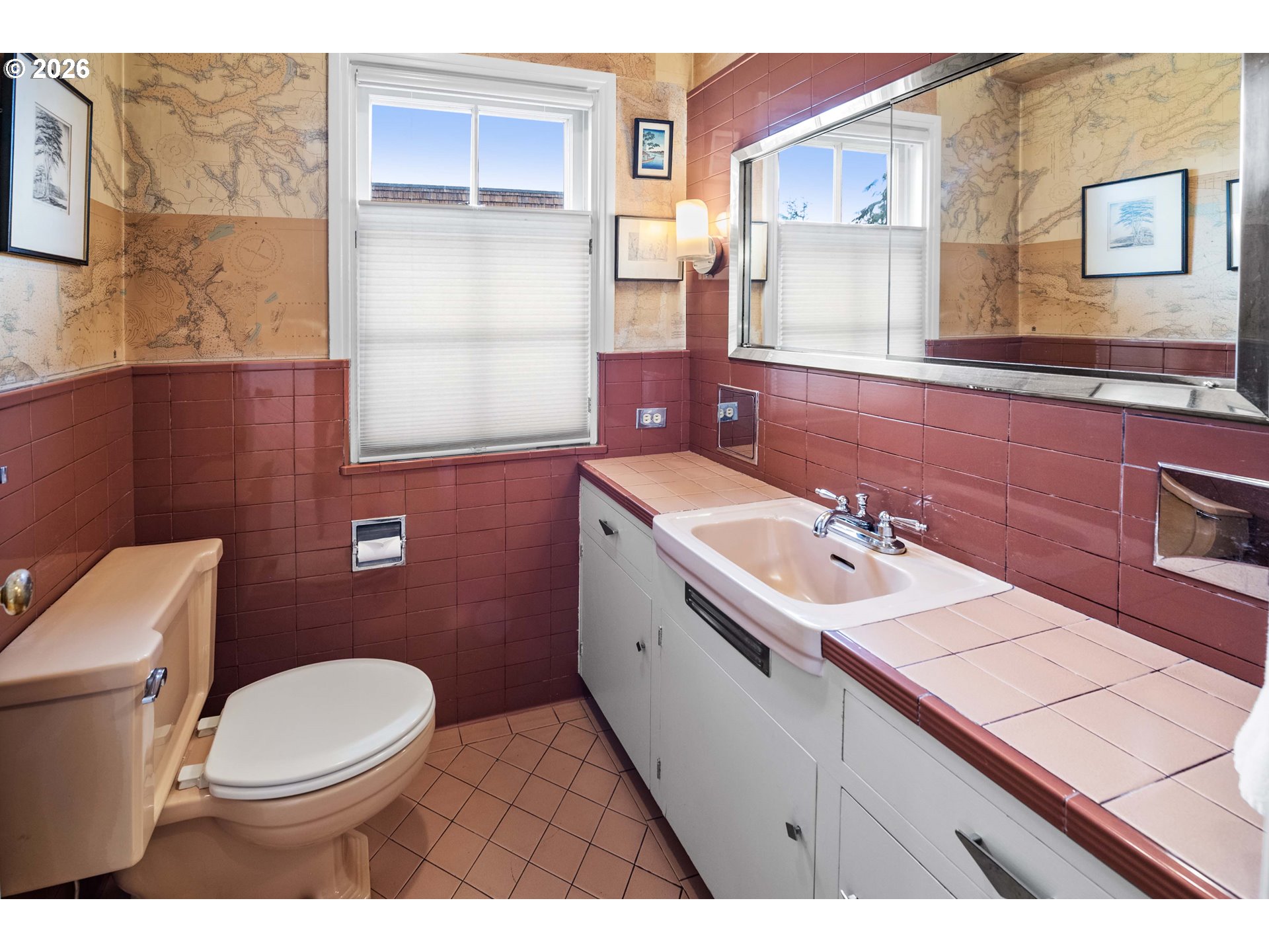 999 Ridge Drive Astoria, OR 97103 - Photo 17 of 47 Bathroom