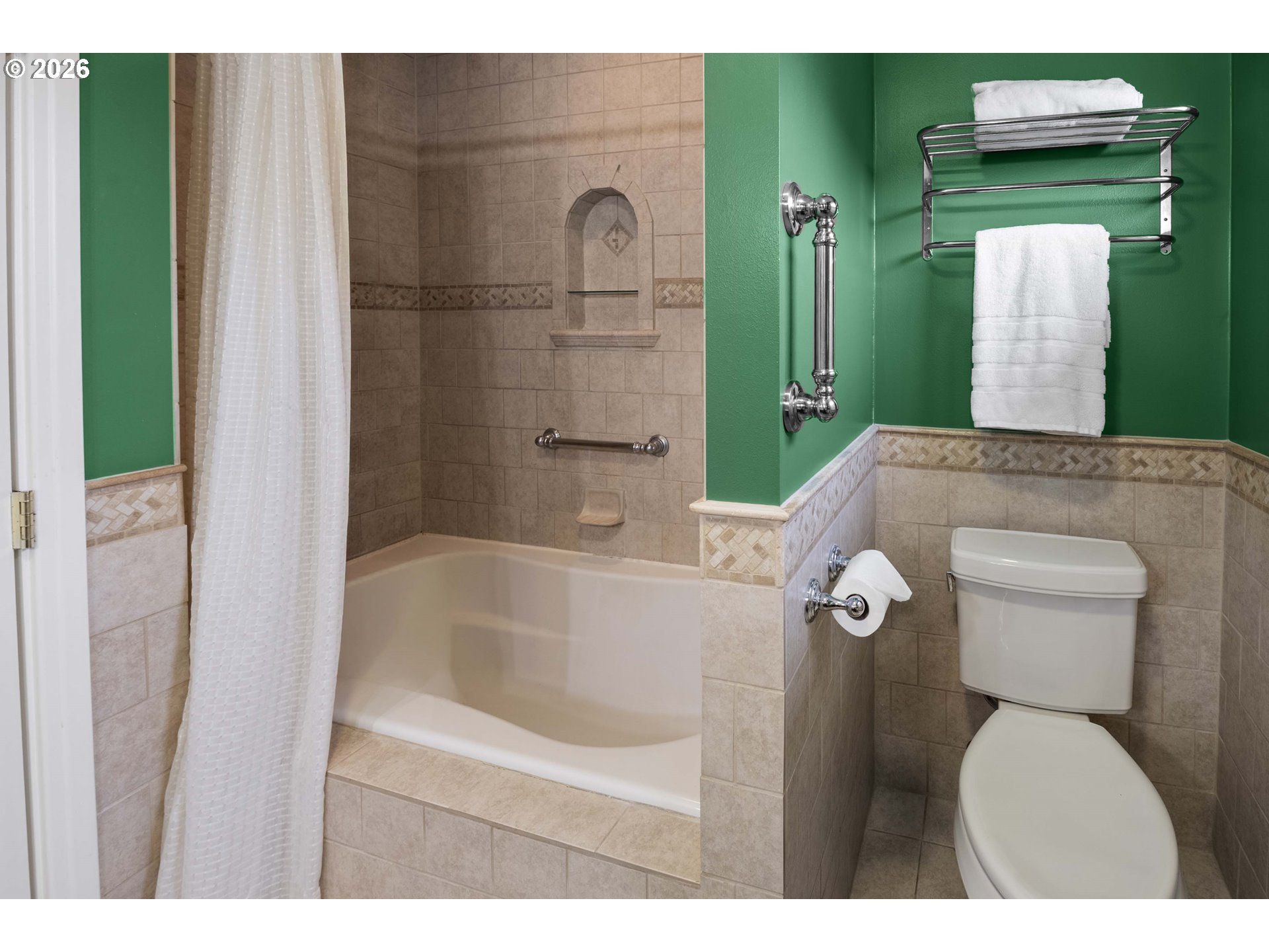 999 Ridge Drive Astoria, OR 97103 - Photo 21 of 47 Bathroom