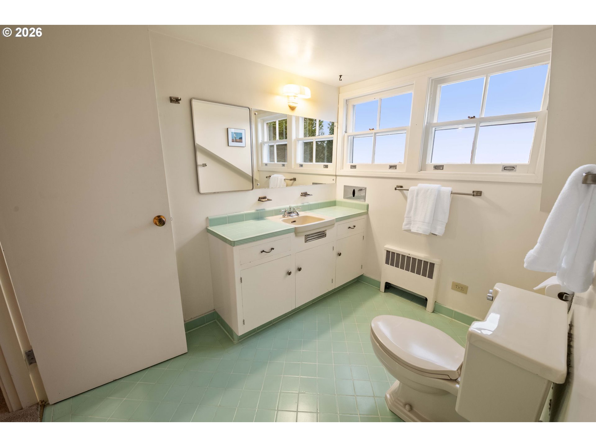 999 Ridge Drive Astoria, OR 97103 - Photo 29 of 47 Bathroom