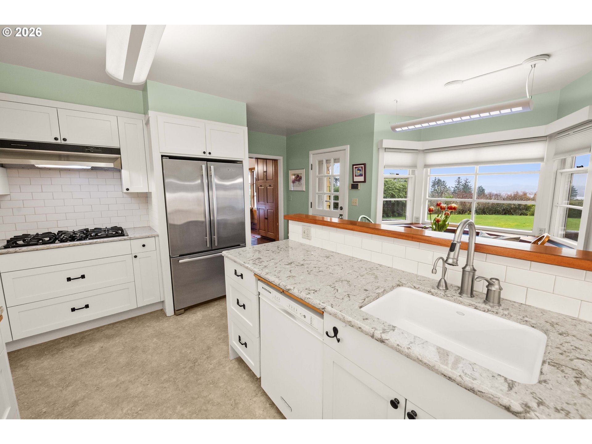 999 Ridge Drive Astoria, OR 97103 - Photo 3 of 47 Kitchen