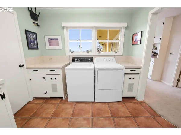 $1,050,000 | 999 Ridge Drive, Astoria, OR 97103