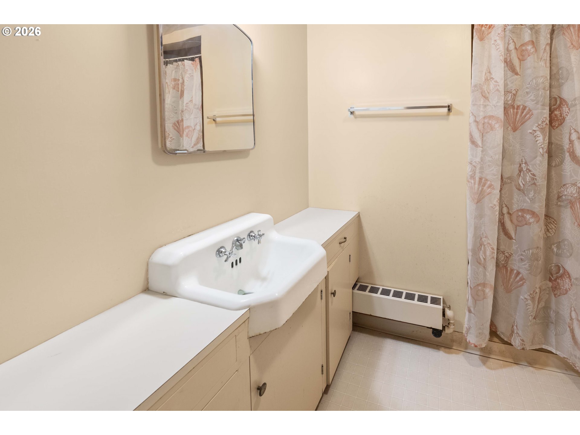 999 Ridge Drive Astoria, OR 97103 - Photo 38 of 47 Bathroom