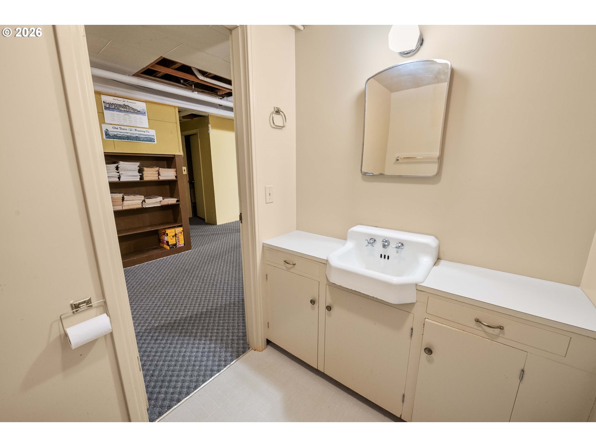 999 Ridge Drive Astoria, OR 97103 - Photo 39 of 47 Bathroom