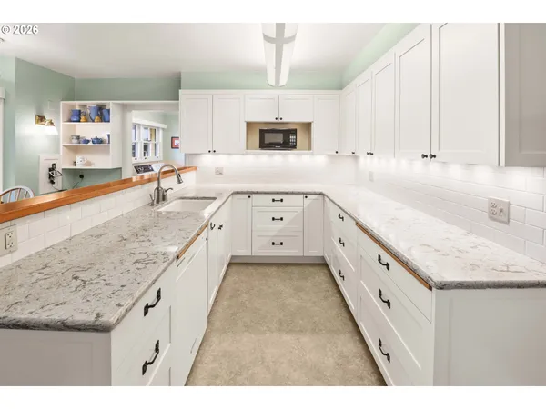 $1,050,000 | 999 Ridge Drive, Astoria, OR 97103