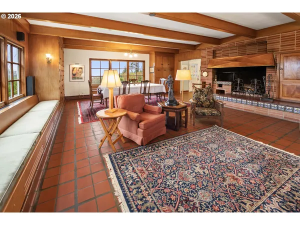 $1,050,000 | 999 Ridge Drive, Astoria, OR 97103