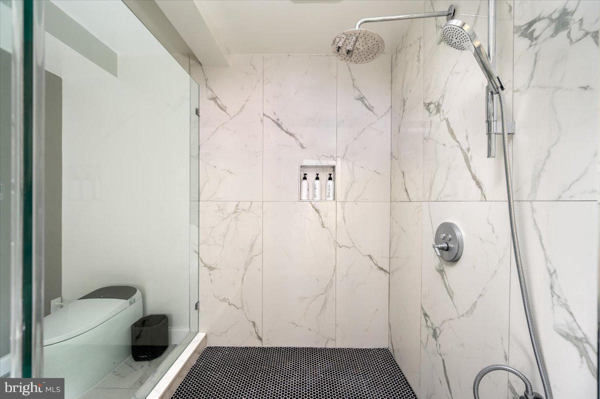 2125 Quay Village Court, Unit T1 Annapolis, MD 21403 - Photo 21 of 36 a bathroom with a shower and toilet