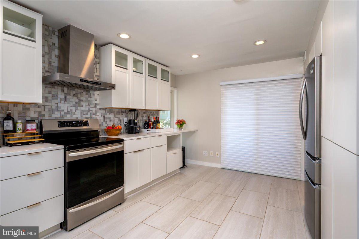 2125 Quay Village Court, Unit T1 Annapolis, MD 21403 - Photo 28 of 36 a kitchen with a sink cabinets and appliances