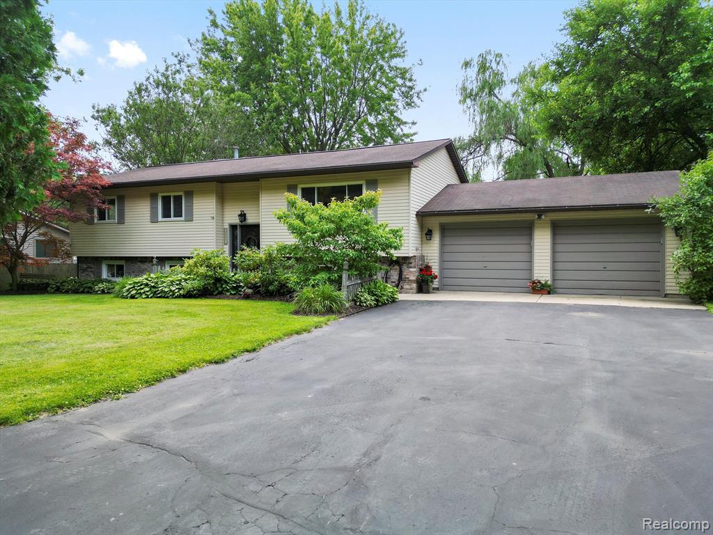 1325 Ruby Avenue Rochester Hills, MI 48309 - Photo 2 of 34