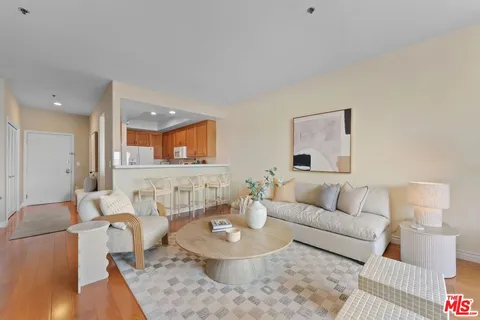 $789,000 | 10790 Rose Avenue, Unit 310, Los Angeles, CA 90034