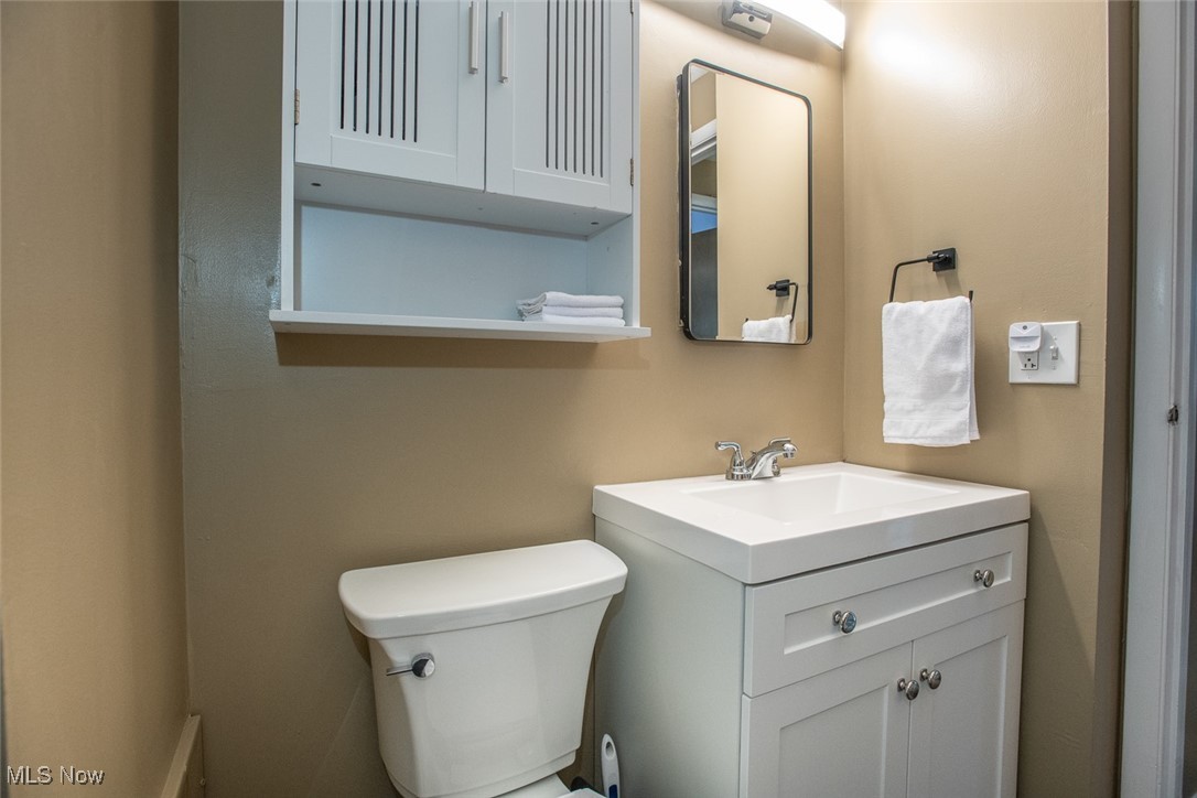 730 Brookledge Drive Medina, OH 44256 - Photo 26 of 43 Second floor beautifully renovated full bathroom