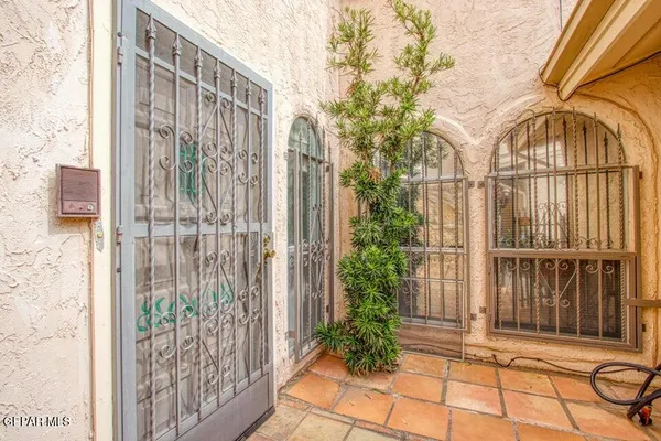 a view of a entrance gate of the house