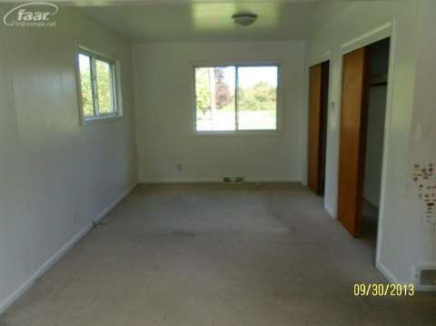 8628 South Durand Road Durand, MI 48429 - Photo 9 of 12 20402387-8.JPG