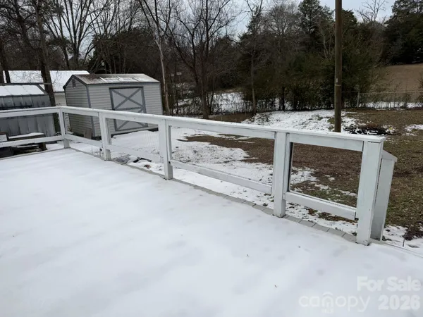 a view of a backyard with white house