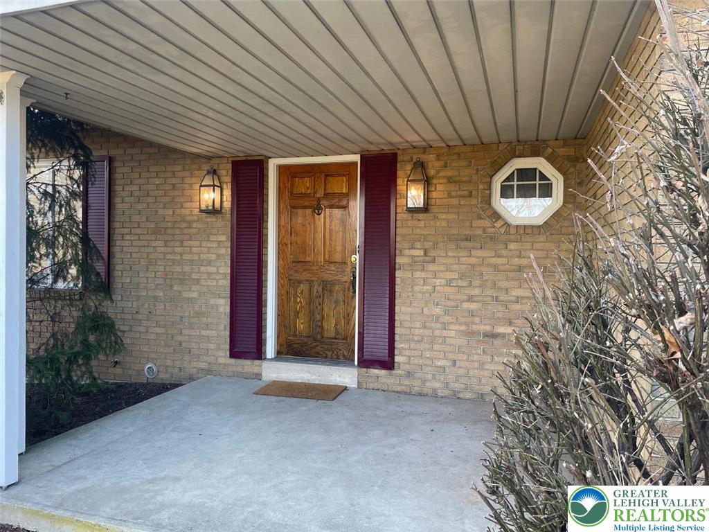 3516 Edinburgh Road Allentown, PA 18104 - Photo 3 of 36 Covered front porch