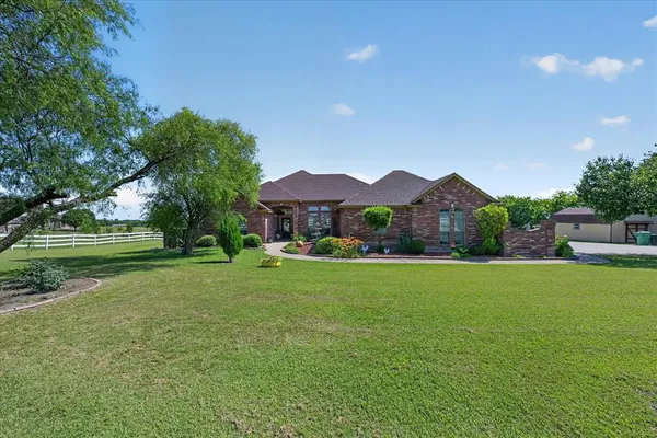 $925,000 | 5530 North Interstate Highway, Ennis, TX 75119