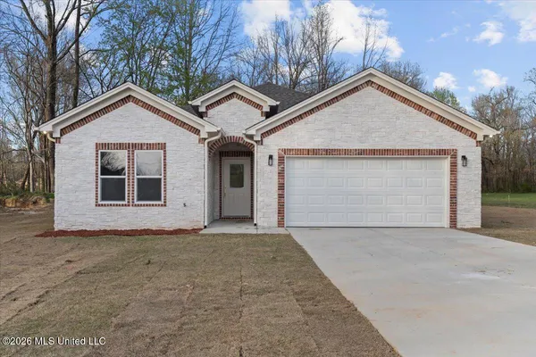 $375,000 | 185 Lee Creek Cove, Byhalia, MS 38611