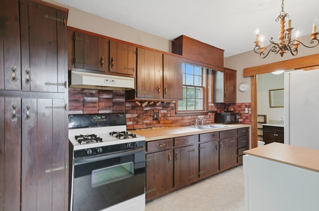 239 Fairmount Street Lowell, MA 01852 - Photo 33 of 42