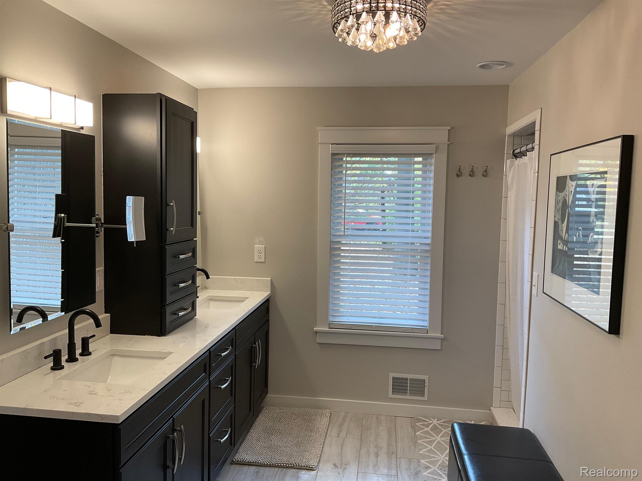 8672 Lake Road Grosse Ile, MI 48138 - Photo 13 of 38 Primary Bathroom