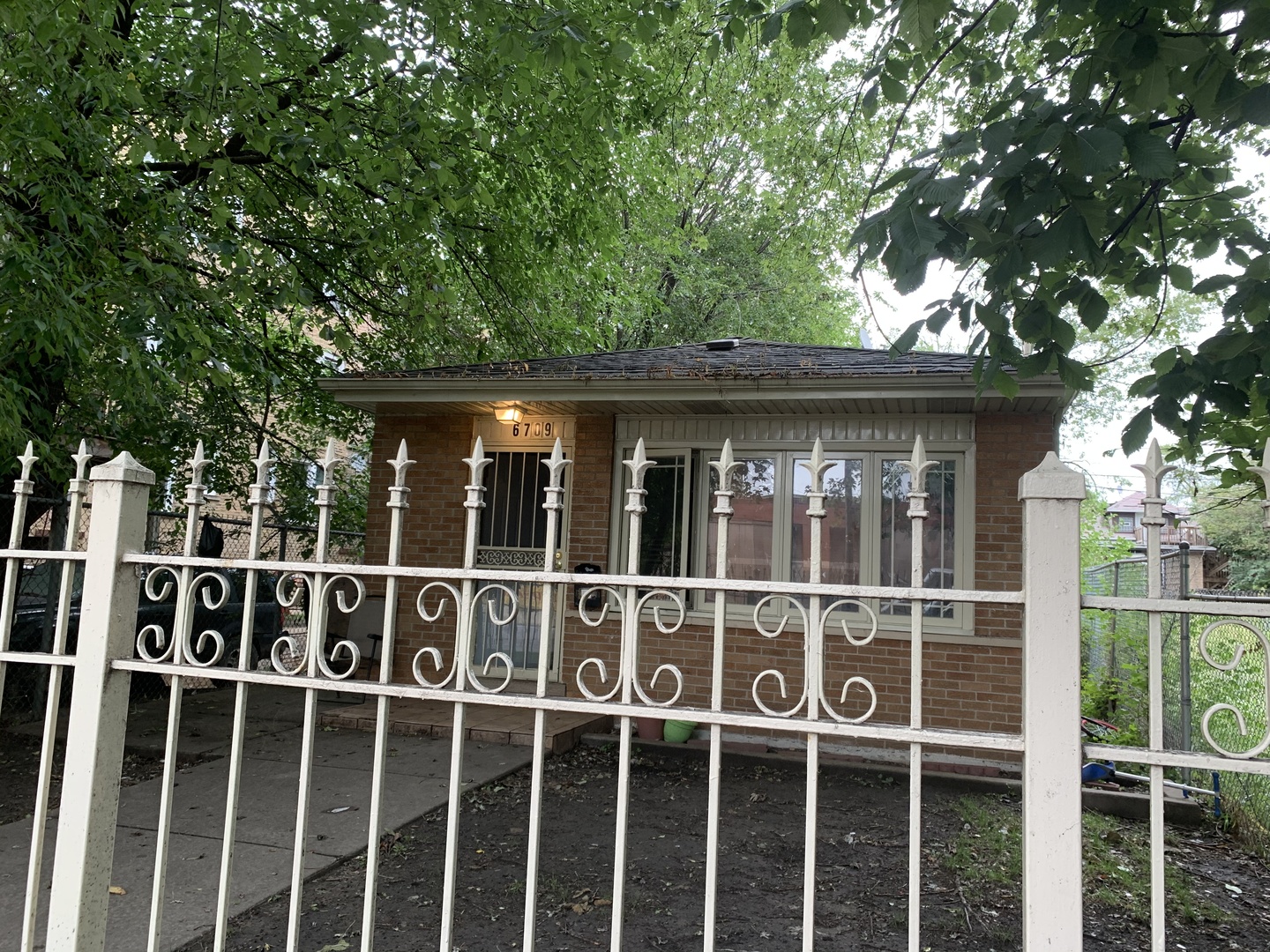 6709 South Rhodes Avenue Chicago, IL 60637 - Photo 1 of 7 a view of a house with a large window