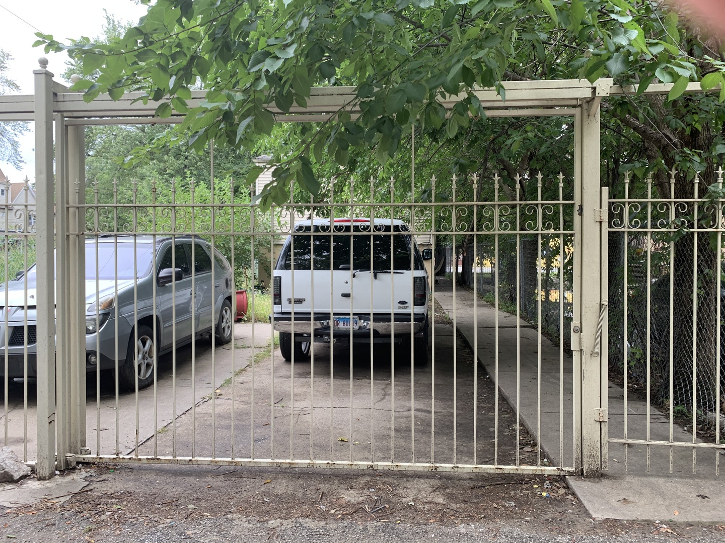 6709 South Rhodes Avenue Chicago, IL 60637 - Photo 4 of 7 a view of outdoor space with deck and outdoor seating