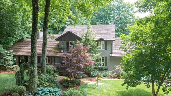 $825,000 | 1365 West 15th Street, Jasper, IN 47546