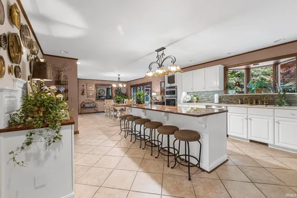 $825,000 | 1365 West 15th Street, Jasper, IN 47546