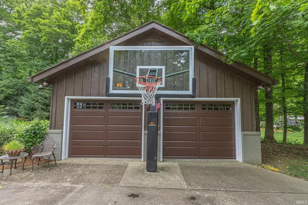 $825,000 | 1365 West 15th Street, Jasper, IN 47546