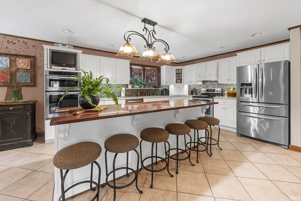 $825,000 | 1365 West 15th Street, Jasper, IN 47546